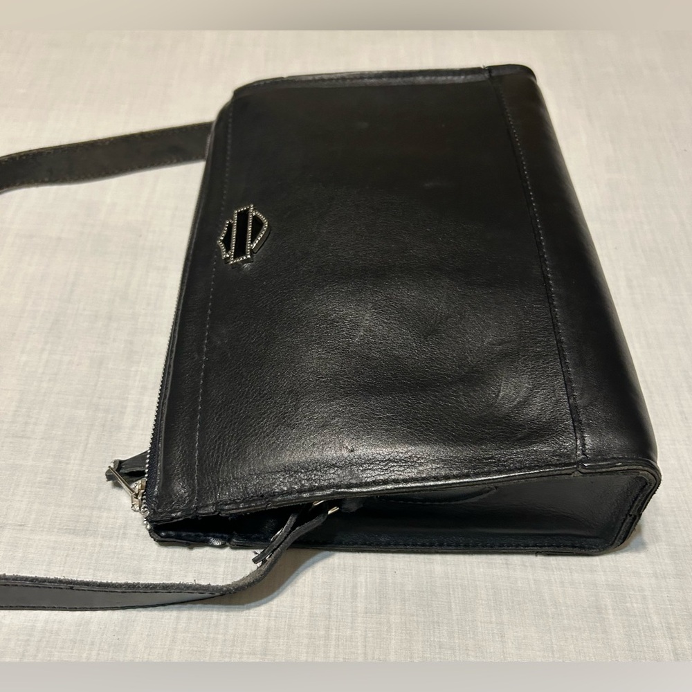 Harley Davidson Elegant Black Leather Shoulder Bag - Picture 5 of 15